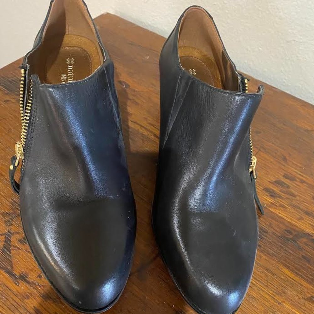 Naturalizer leather shoes, Black dress shoe, size 8 W